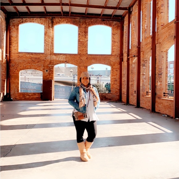 Meet your Posher, Melissa - Picture 3 of 4